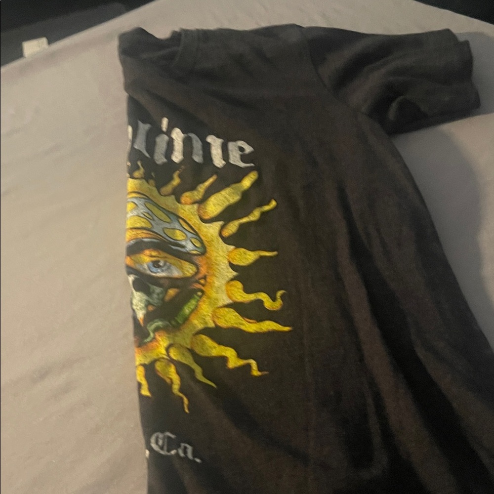 Sublime Graphic Tee with Sun Design- no size indicated but it’s a small - Picture 6 of 6